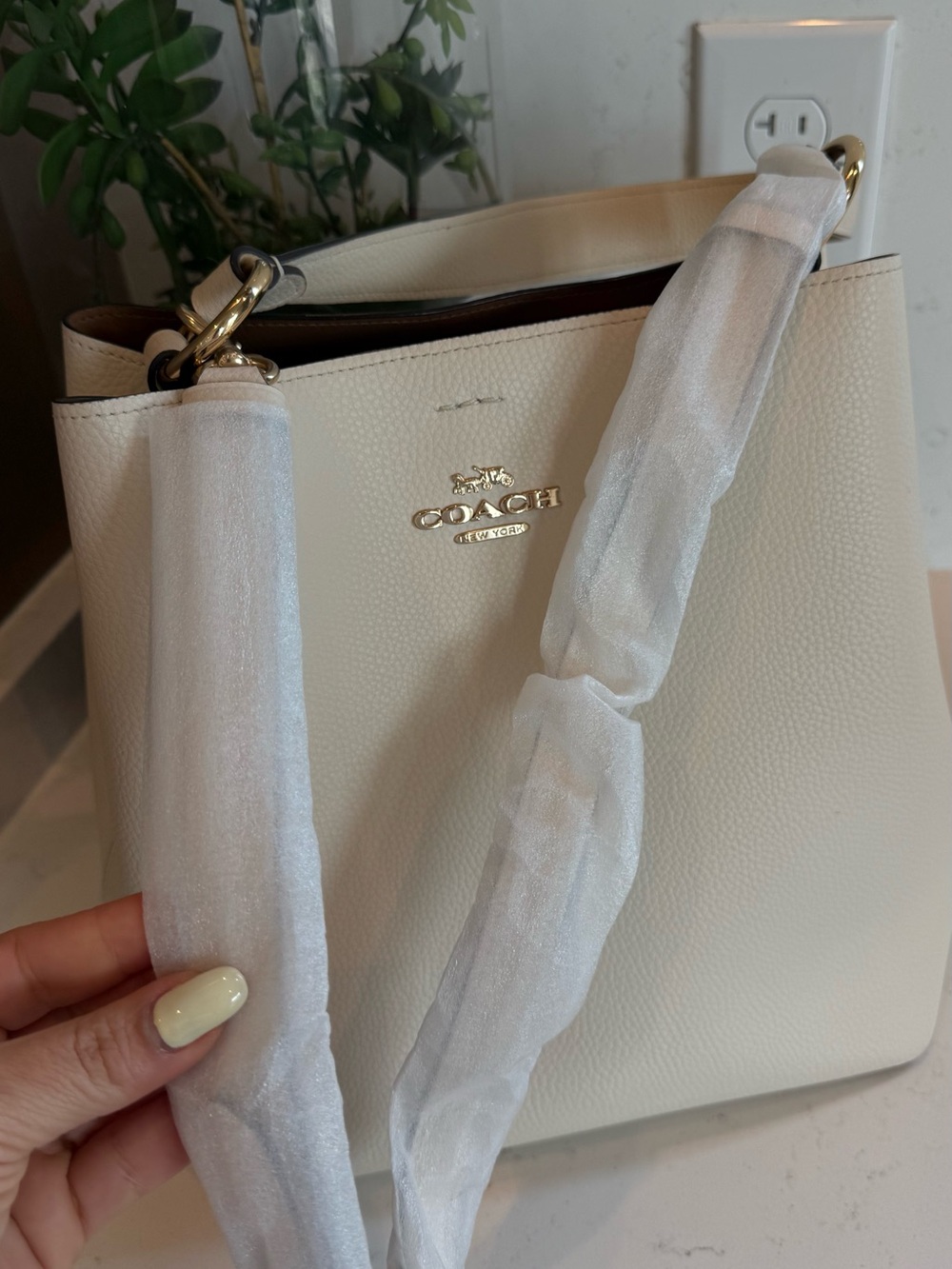 Coach Cream Pebbled Leather Shoulder Tote with Gold Hardware - Picture 6 of 6